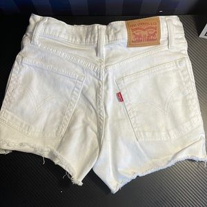 Women’s Levi White Short Shorts